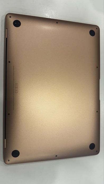 MacBook Air 13” M1 (2020) – 8GB RAM / 256GB SSD