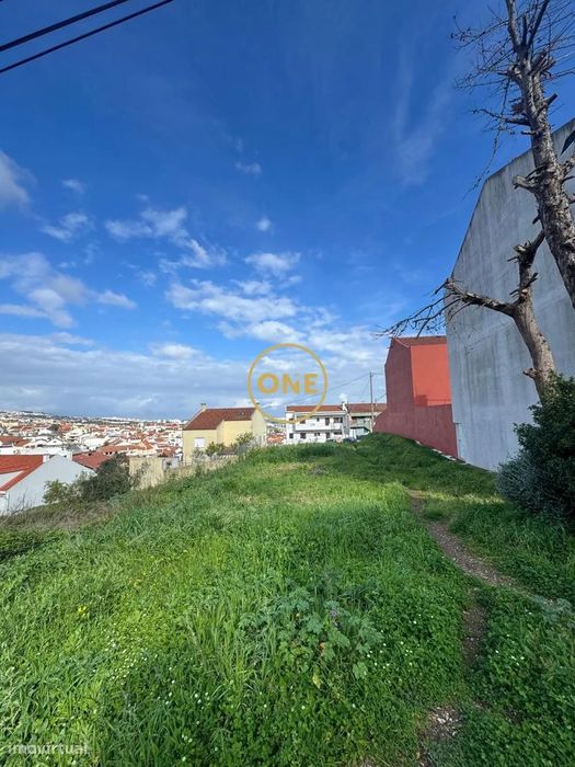 Land for Construction in Amadora