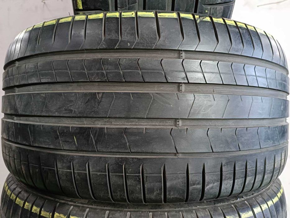 275/40/22 Pirelli PZero PZ4 RFT *