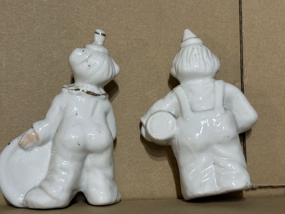 Para klaunów grających antyk