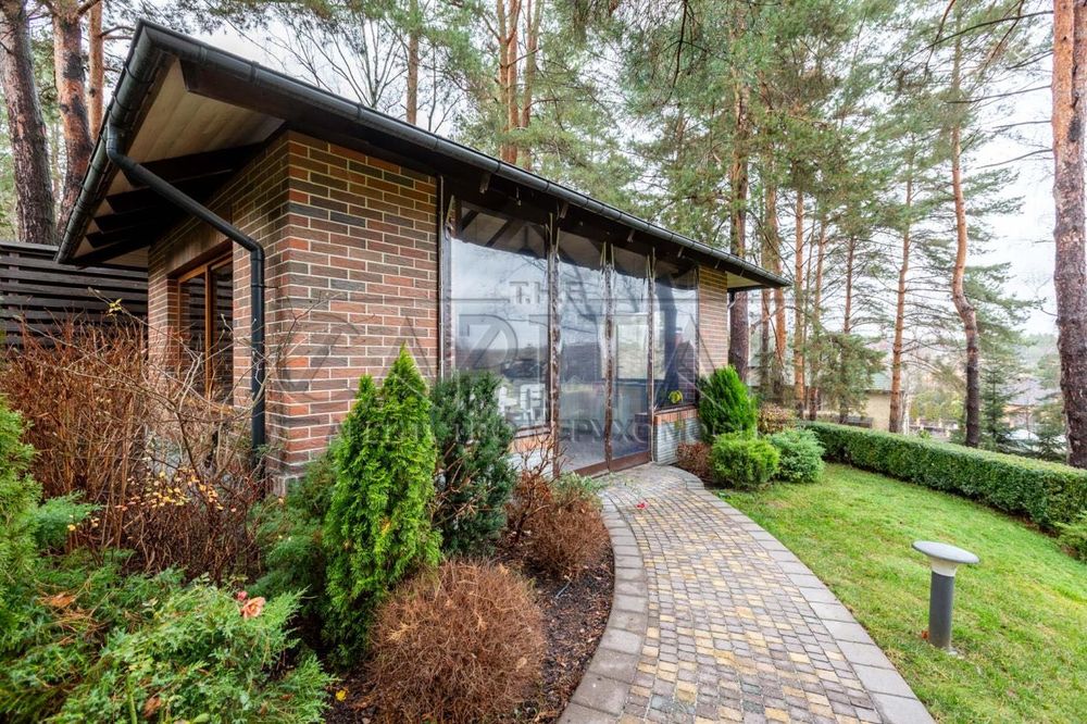 Пропонується в оренду двоповерховий затишний будинок в Гореничах 250м2