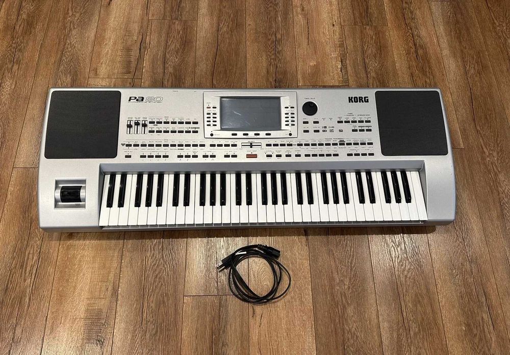 Teclado Korg Pa80