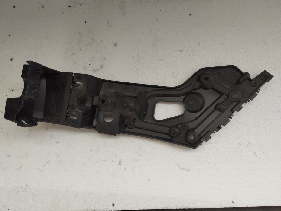 Renault Clio IV Ślizg zderzaka prawy tył