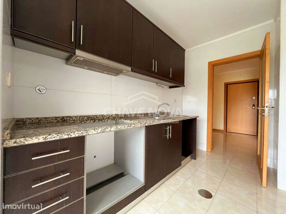 Apartamento T2 c/ Lugar de Garagem em Canelas (Edifício Prestige)