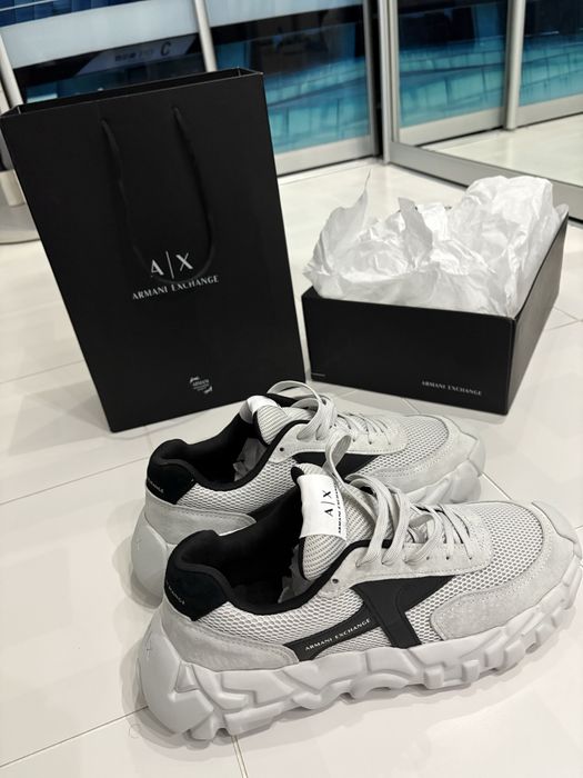 Нові кросівки Armani Exchange