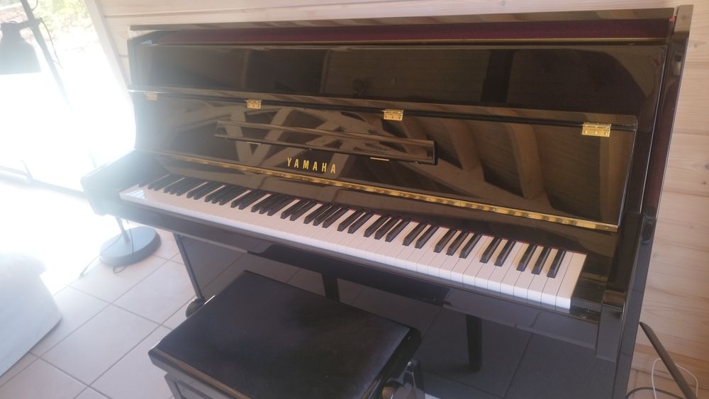 Piano Yamaha vertical B1 como Novo