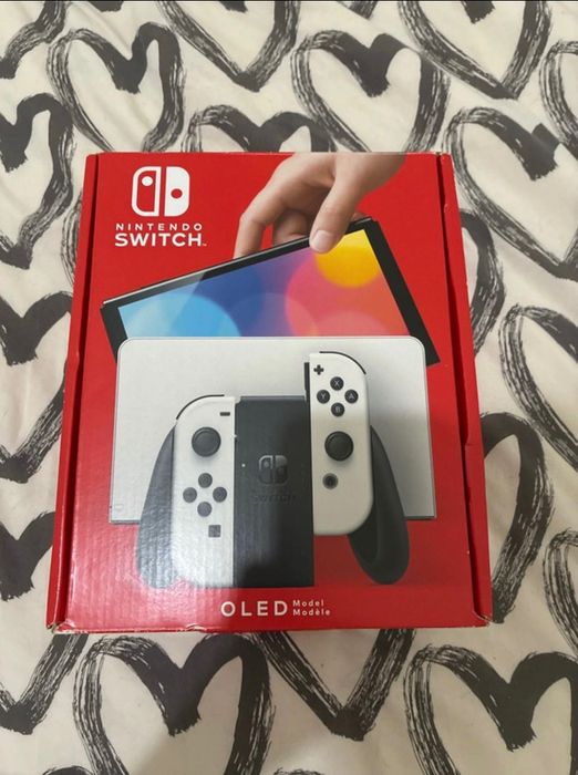 Nintendo Switch OLED (2022) Branca + Bolsa Pokémon