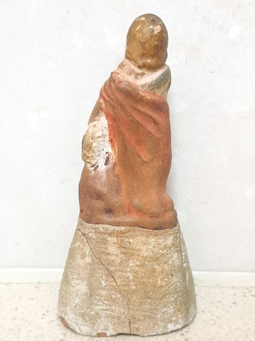 Pequena antiga figura de São João Baptista em cerâmica