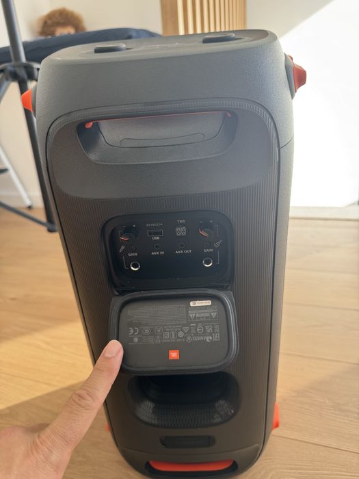 Coluna JBL Party Box 110 + Tripé