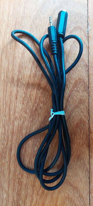 Cabo de ligação stereo jack macho 2,5mm / fêmea de 3,5mm.