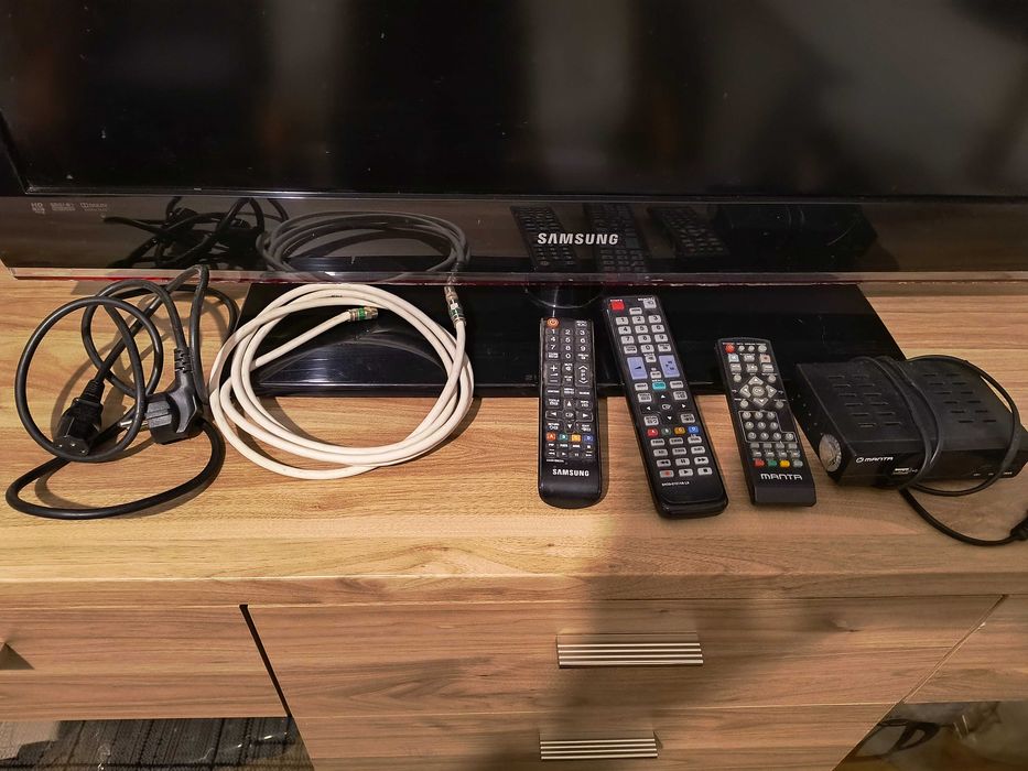 Sprzedam tv stan b dobry działa wszystko