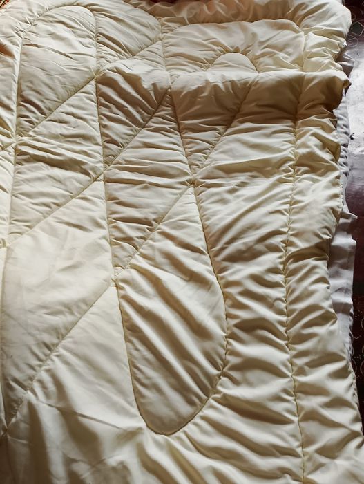 Продам одеяло зимнее силикон