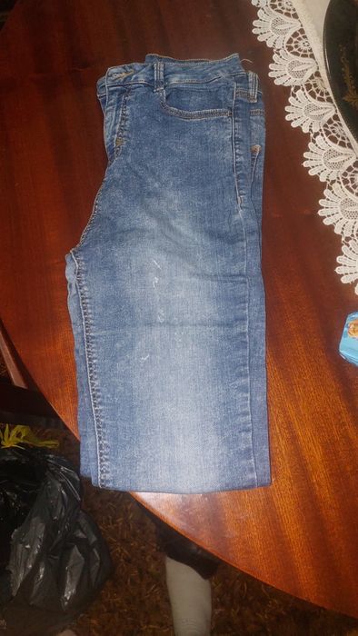 Roupa usada em bom estado