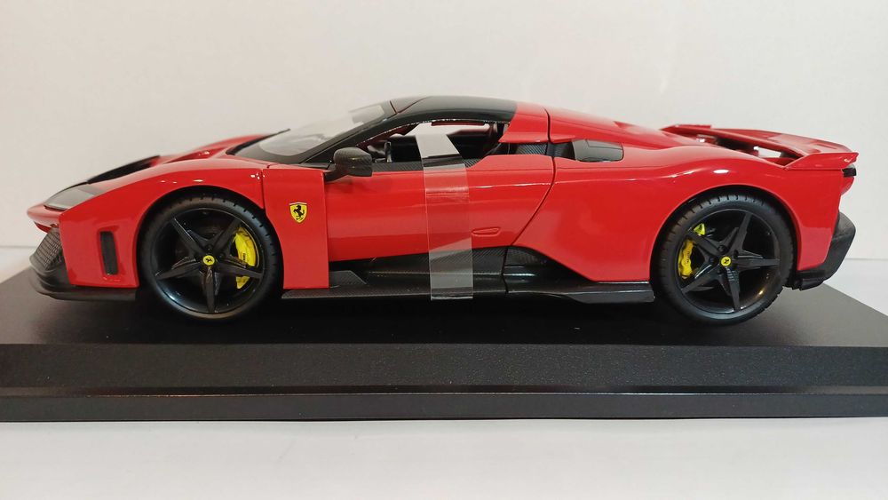 1/18 Ferrari F80 vm - Burago R&P