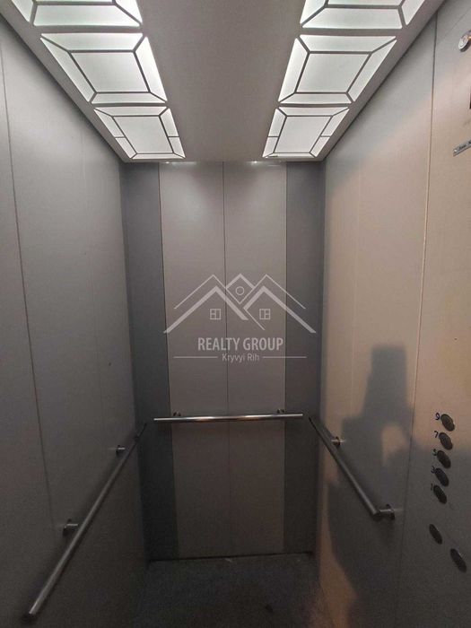 Продаж гарної 3к з ремонтом, меблями та технікою у ЦМ р-ні