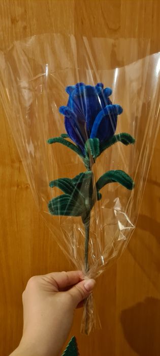 sztuczna róża na prezent