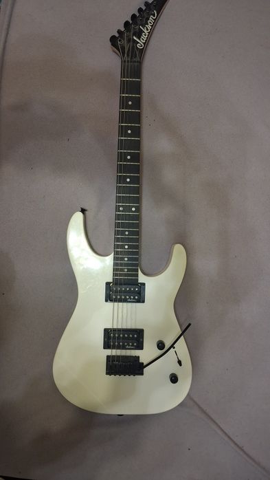 Електрогітара Jackson JS11