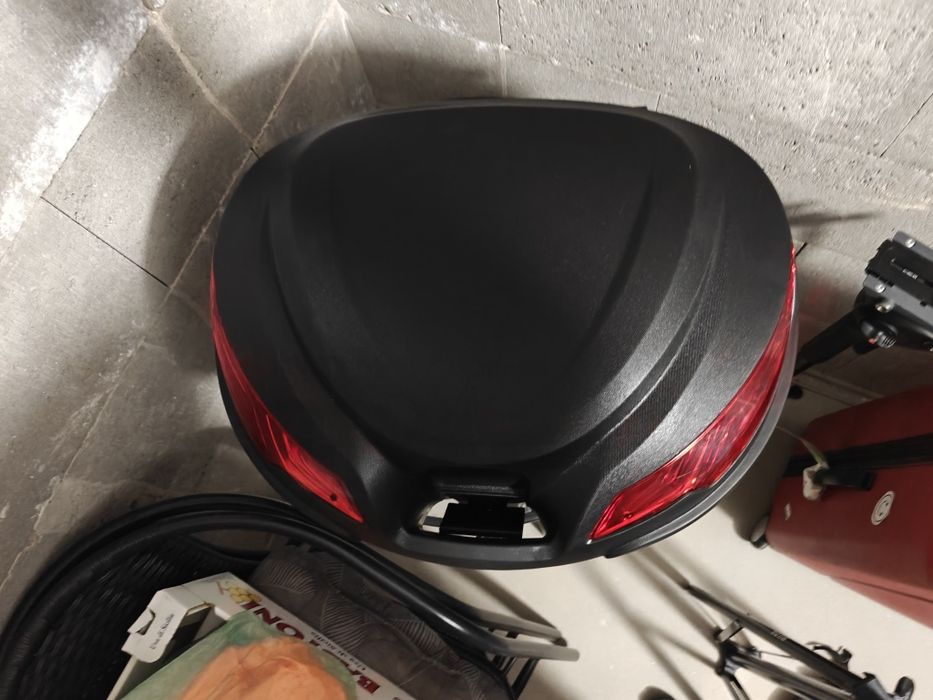 Motocyklowy kufer centralny KMAX 50L