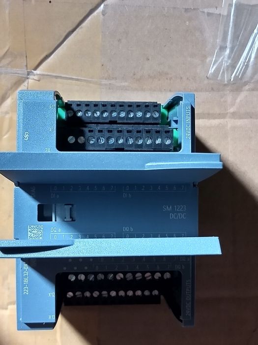 Модуль введення/виводу дискретних сигналів Siemens S7-1200,