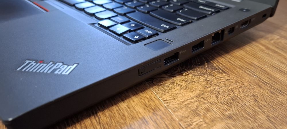 Laptop Lenovo T460p i5 8GB RAM 500GB SSD Windows 10