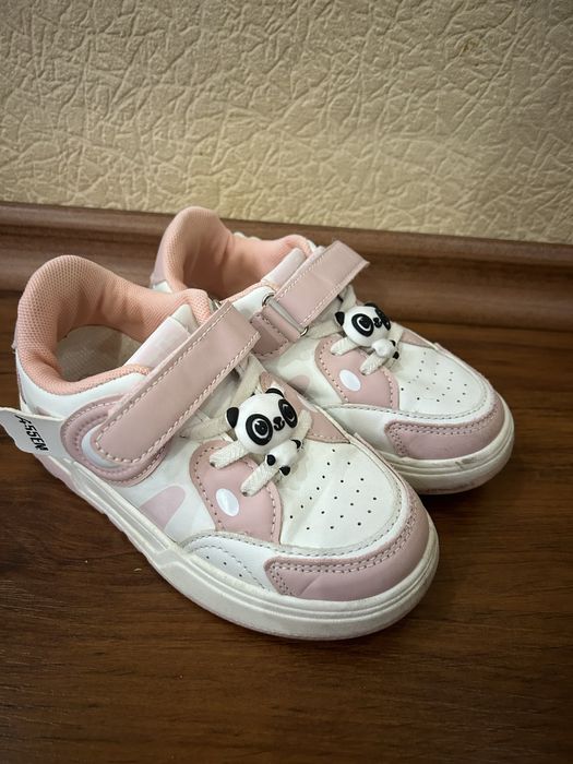 Кросівки на дівчинку