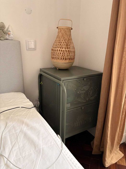 Duas mesas de cabeceira IKEA NIKKEBY verdes