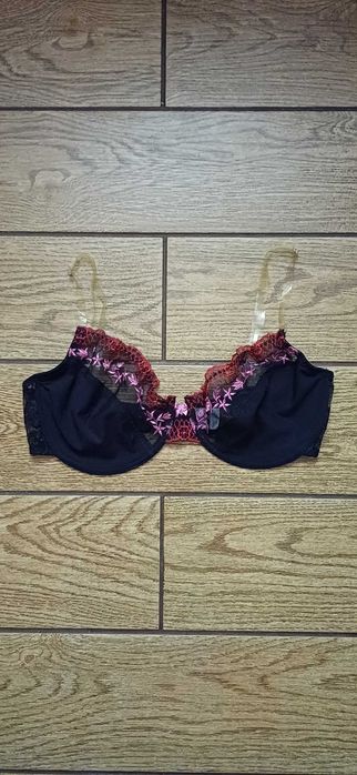 Czarny elegancki biustonosz KIK w r. 85 D