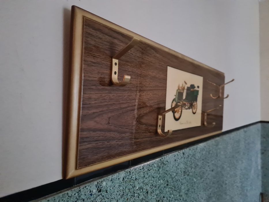 Cabide auto-portante