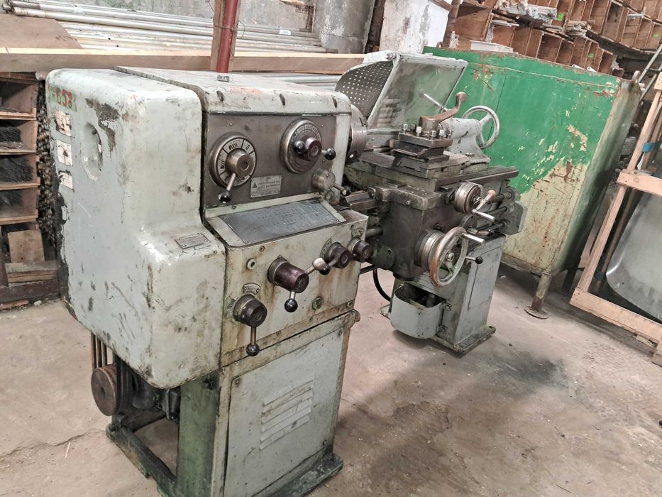Верстат токарно-гвинторізний 1М61