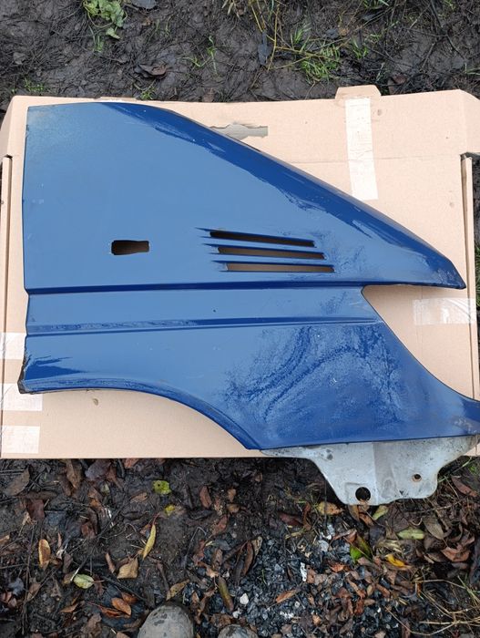 Продам крило переднє