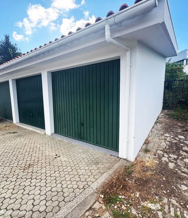 Enclosed Garage for Rent