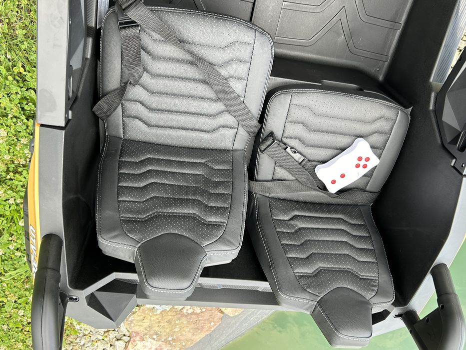 Ogromny Buggy Auto na akumulator dla 2 dzieci 4X200W 24V 14Ah Złoty