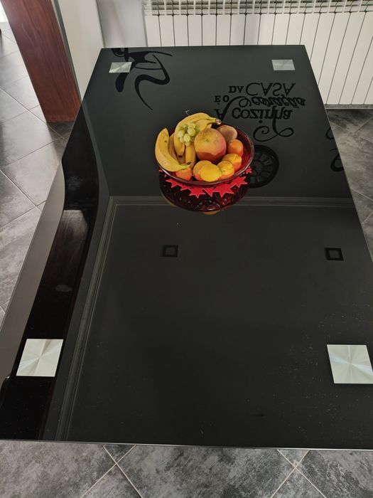 Mesa de jantar em vidro