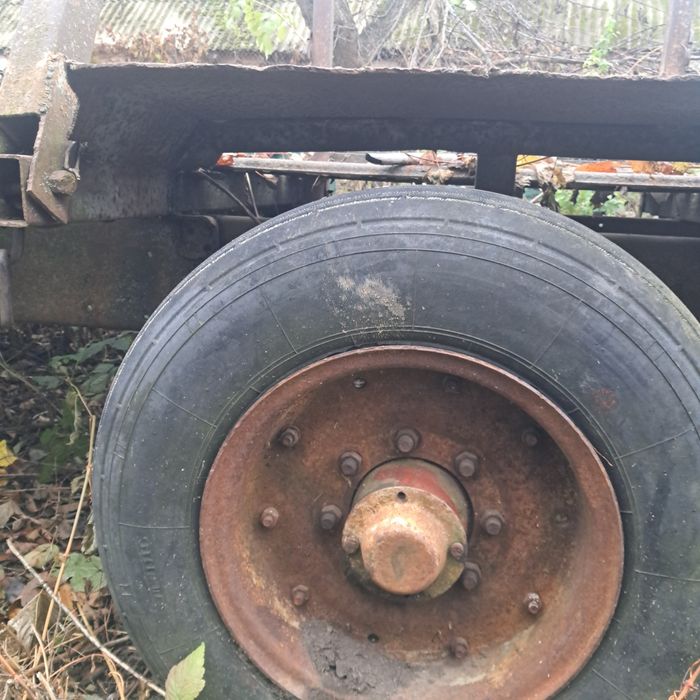 Причіп лісовоз низька платформа