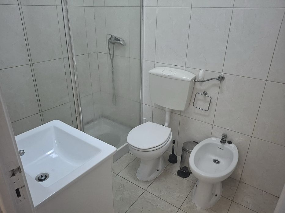 Quarto  mobilado para Águas Livres, Amadora