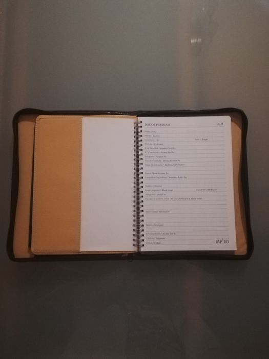 Agenda 2025 Nova (em imitação de pele azul escura)