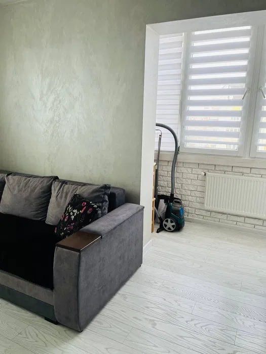 Продається велика  2-х кімнатна квартира з ремонтом. Постанови