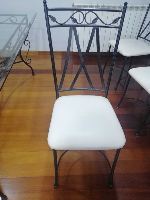 Mesa sala de jantar com cadeiras