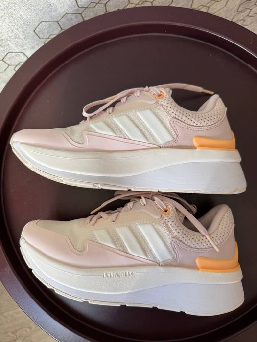 Кроссовки женские, adidas, размер 37,5.