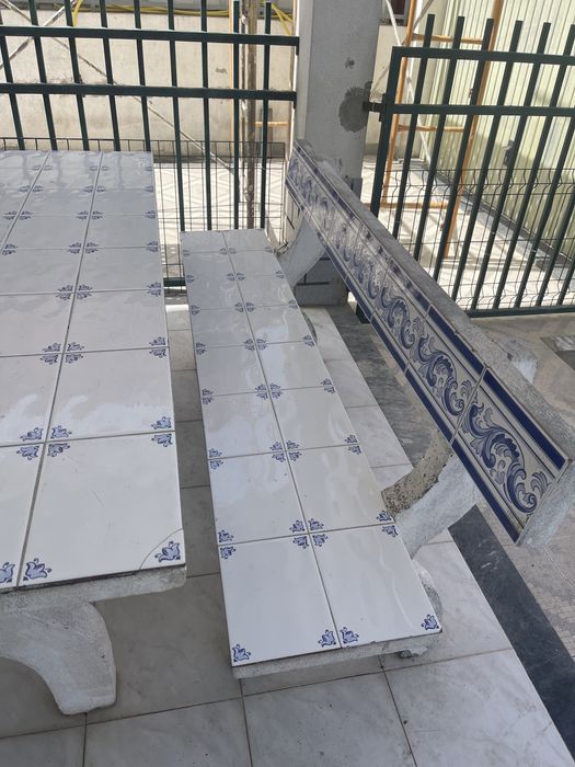 Mesa clássica de azulejo antiga…