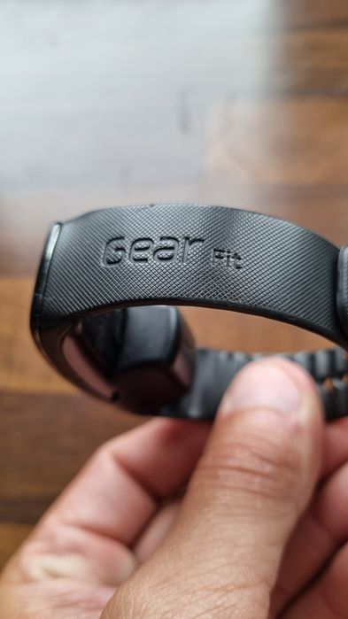 Samsung Gear fit.