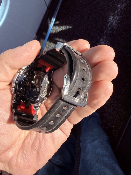 Relogio casio , antichoque e a prova de agua