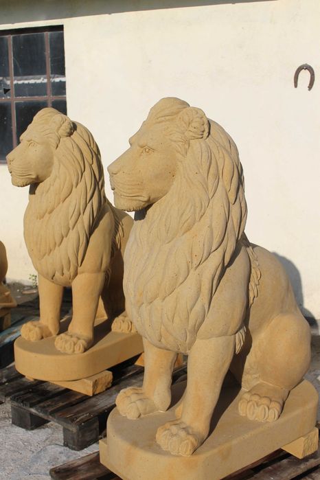 ~32~ Rzeźba lwa z piaskowca, Dekoracja ogrodowa, Lew siedzący