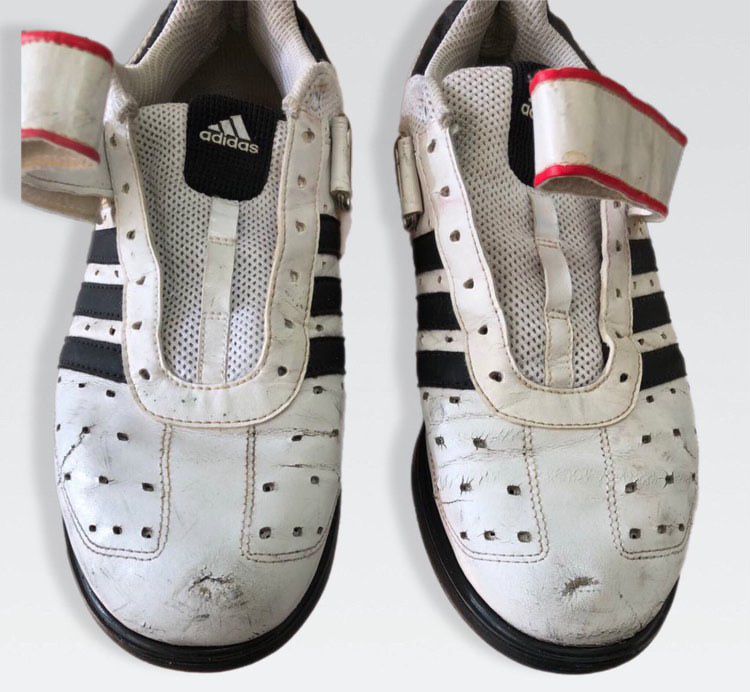 Реставрация покраска, кожаных изделий ,ремонт обуви