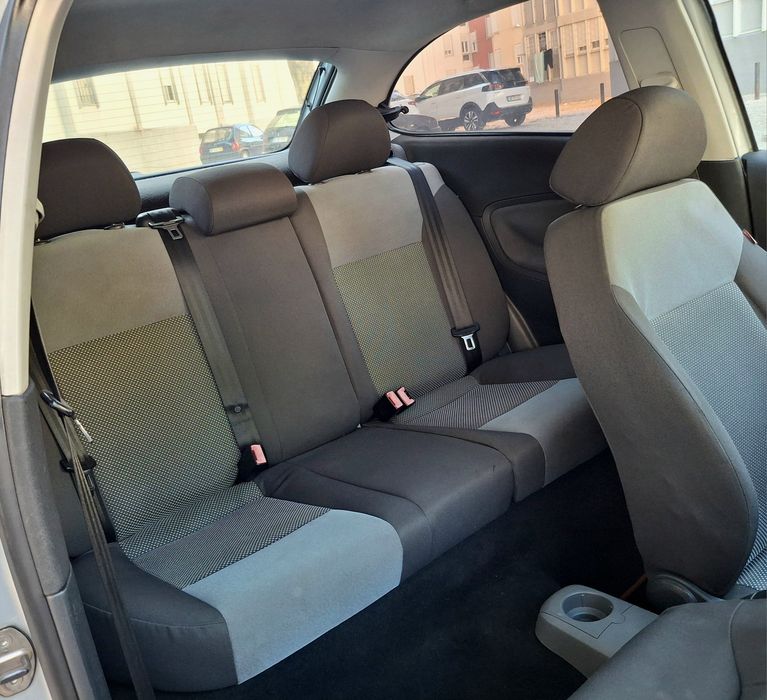 Seat Ibiza 1.2i 12v C/AC Nacional 06