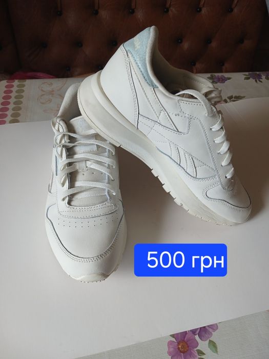 Продам женские кроссовки состоянии на фото