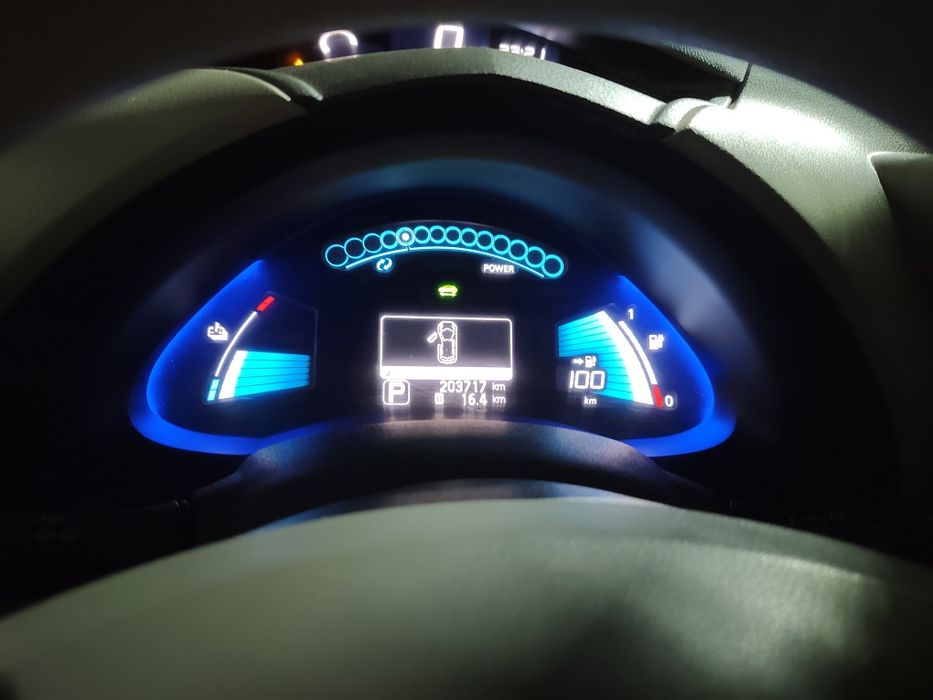 Nissan leaf в хорошем состоянии