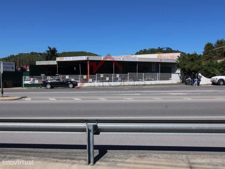 Terreno Urbano com negócio de Peças de Auto e venda de materiais au...