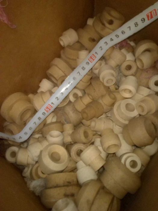 Ізолятор фарфоровий трубчастий.