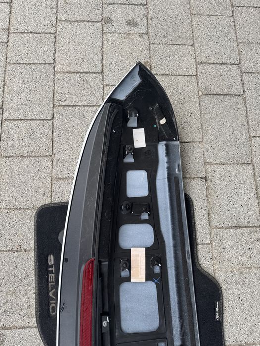 Alfa Romeo Stelvio lotka spojler klapy